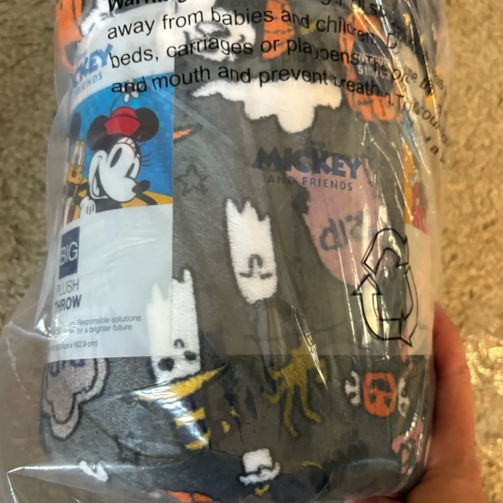 Disney Halloween Themed Fleece Blanket NEW 60x72” Donald Daisy Duck Minnie Mouse